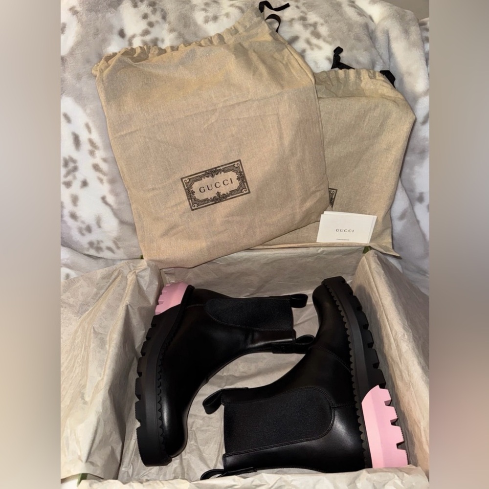 Gucci Black Leather Chelsea Boot Sierra Stretch Ankle Women Size 9.5 US/39.5 EU